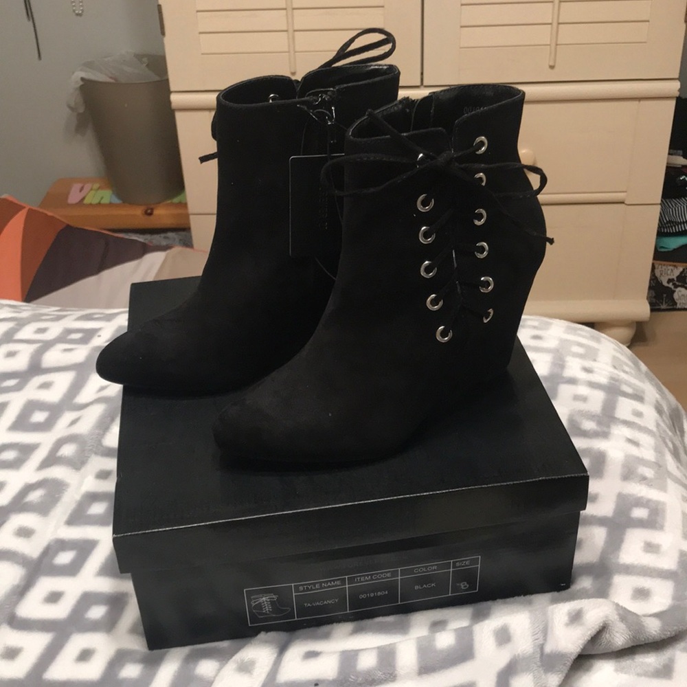 NWT Forever 21 Lace up wedge